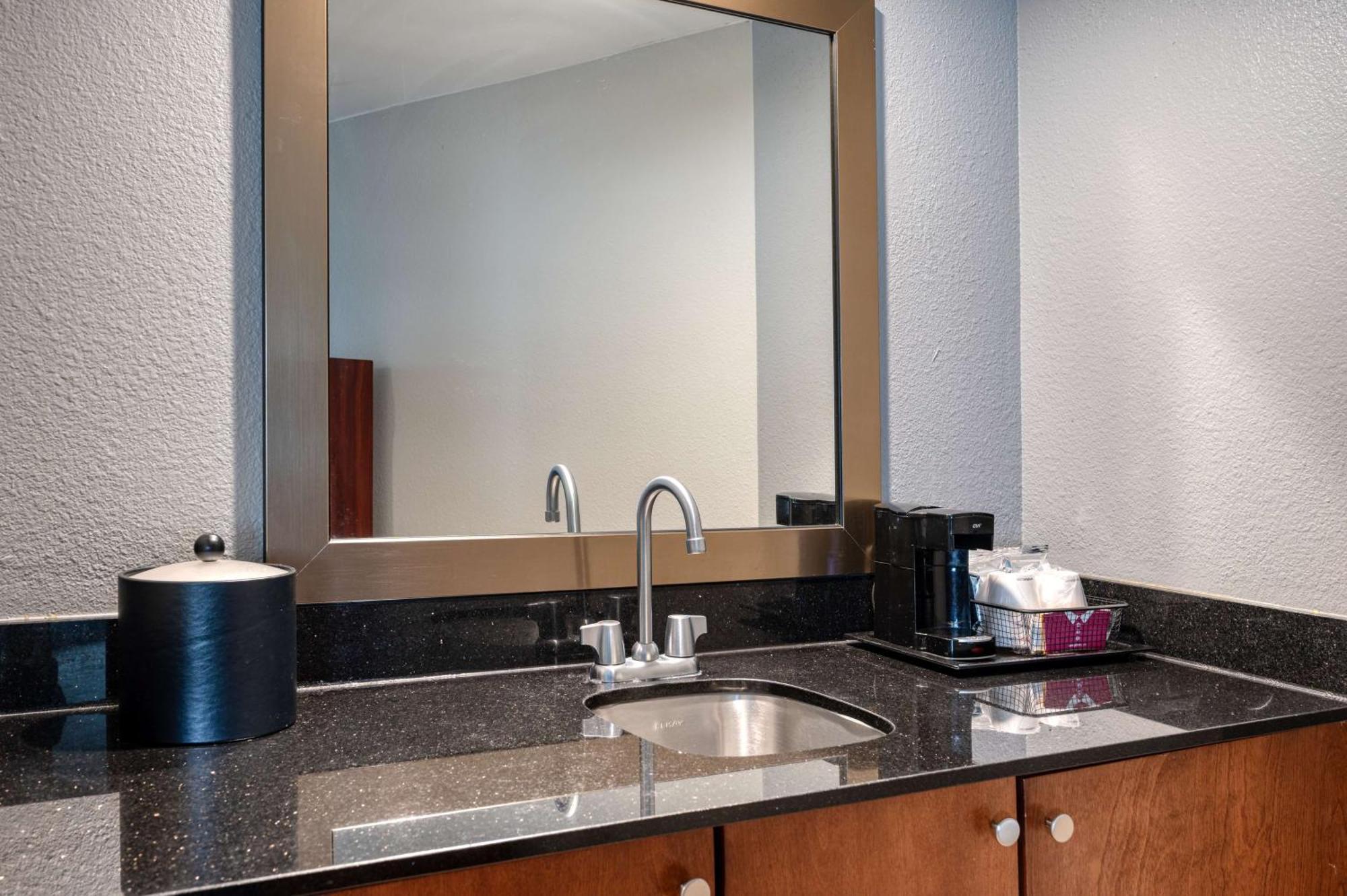 Hampton Inn Baltimore/White Marsh Exterior photo